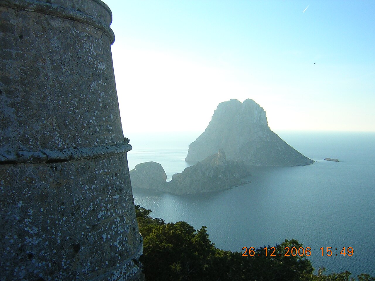 Wandelen op Ibiza: de routes die er zijn, en de plek die dicht is 5 Es Vedrà gezien vanaf de Torre des Savinar