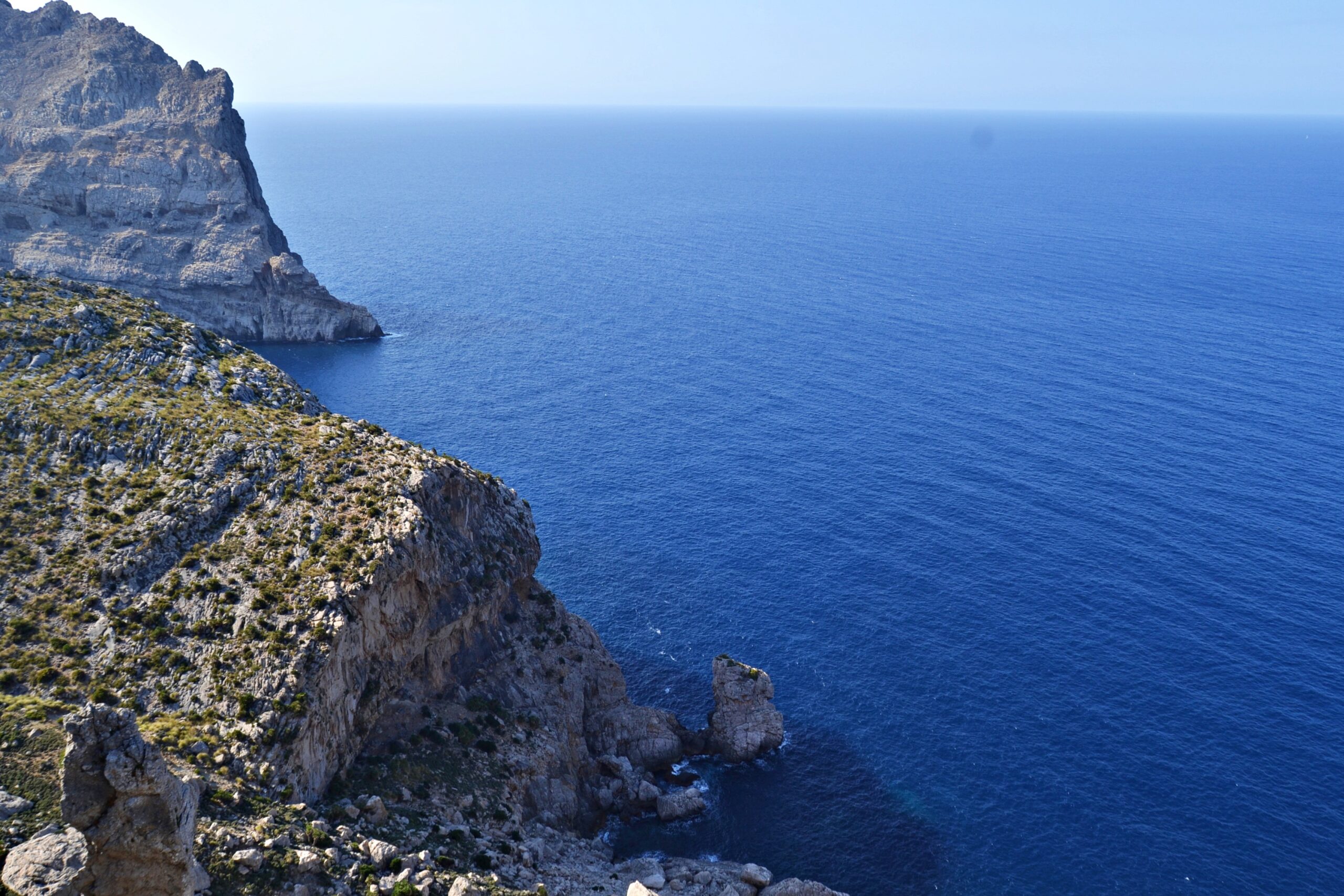 Fietsen op Mallorca: bergen beklimmen en een fiets huren 2 Uitzicht over Cap de Formentor en de Serra de Tramuntana vanaf de Mirador de la Creueta, Mallorca