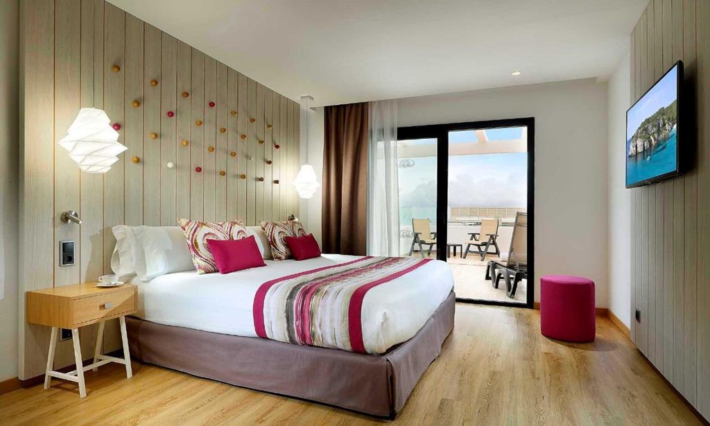 Grand Palladium White Island Ibiza: all-in aan Playa d’en Bossa 5 Grand Palladium White Island Resort & Spa op Ibiza
