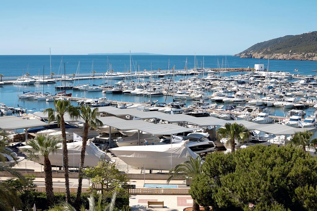 Terras en zonnedek van Hotel Tres Torres