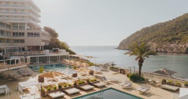 Hyde Ibiza aan de baai van Cala Llonga op Ibiza