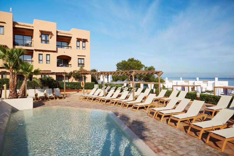 All-inclusive op Ibiza: de hotels met de hoogste cijfers 9 Insotel Club Tarida Playa op Ibiza