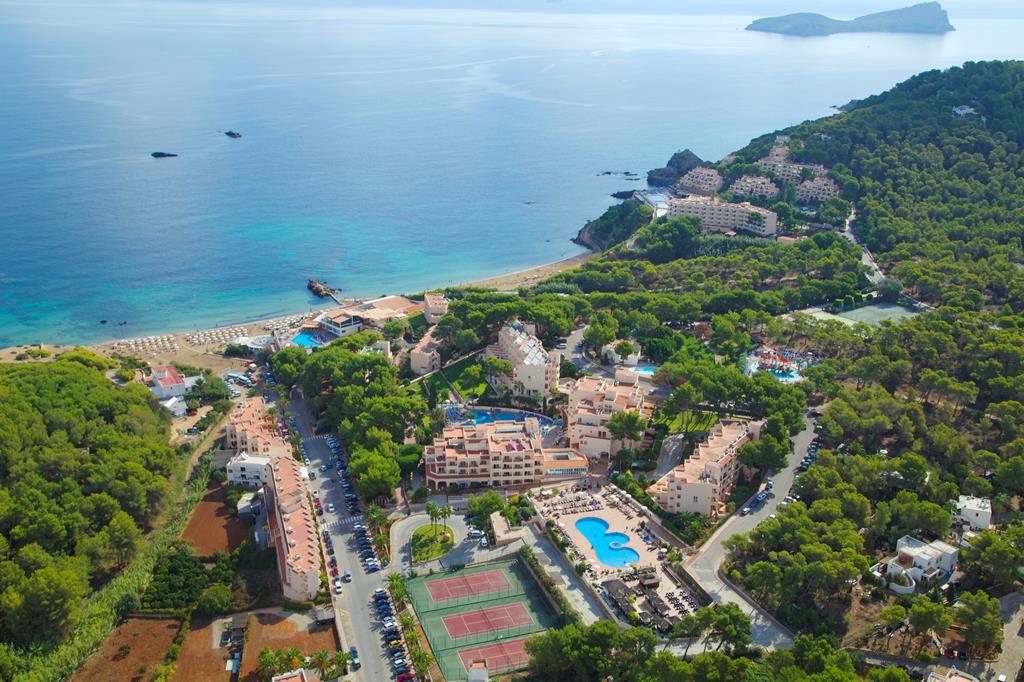 Invisa Cala Blanca: familiehotel aan Es Figueral 2 Invisa Figueral Resort Cala Blanca op Ibiza