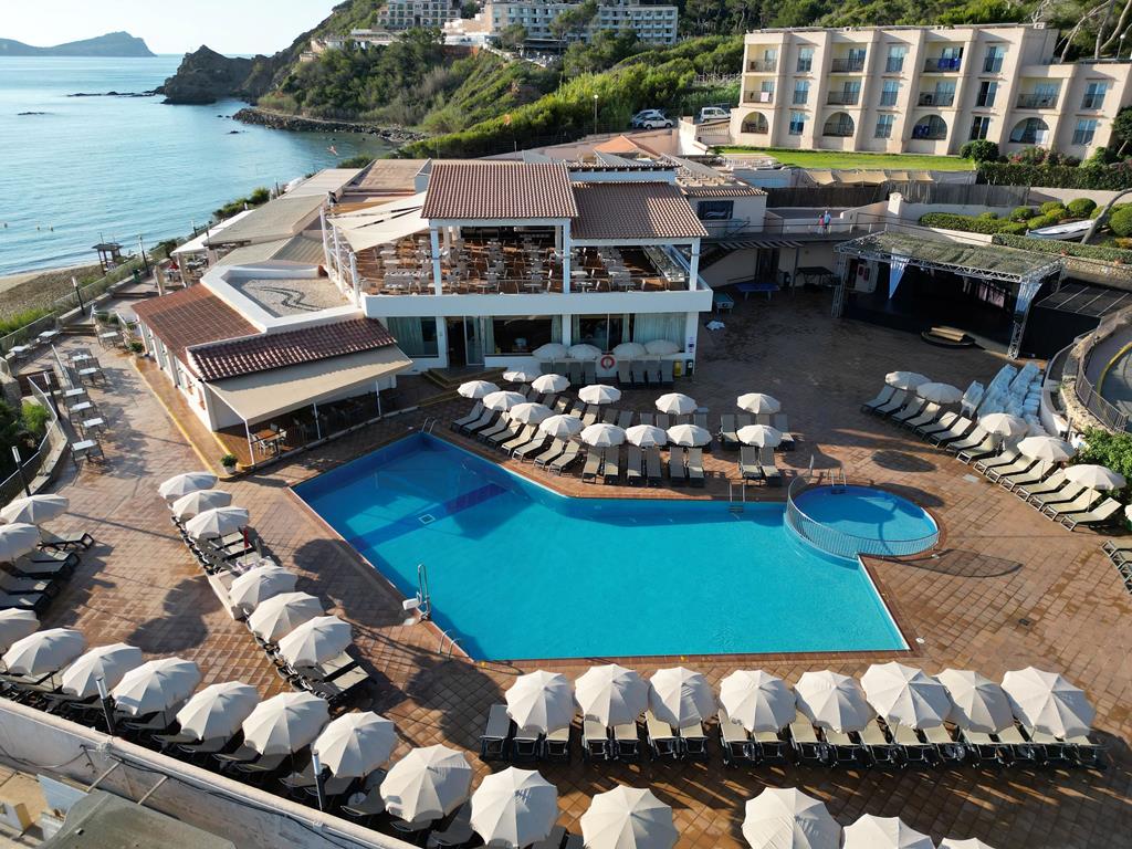 Invisa Cala Blanca: familiehotel aan Es Figueral 3 Invisa Figueral Resort Cala Blanca op Ibiza