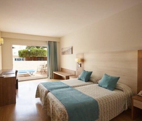 Junior suite met zeezicht in Invisa Hotel Club Cala Blanca bij Es Figueral