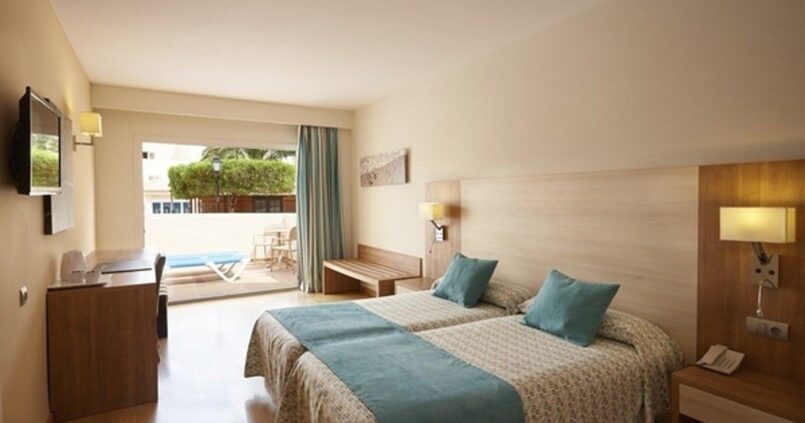 Junior suite met zeezicht in Invisa Hotel Club Cala Blanca bij Es Figueral