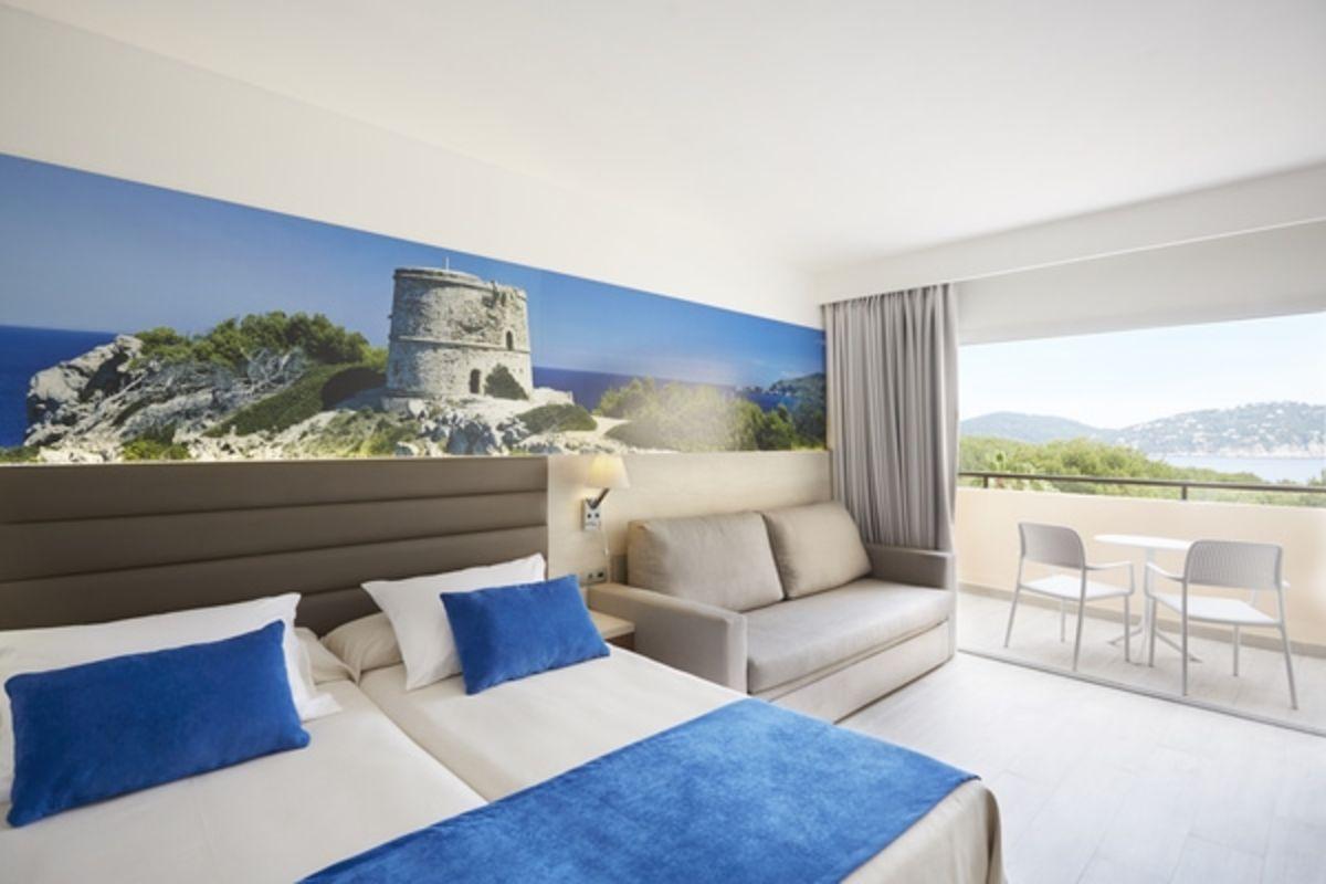 Premium superior kamer met zeezicht in Invisa Hotel Club Cala Verde op Ibiza