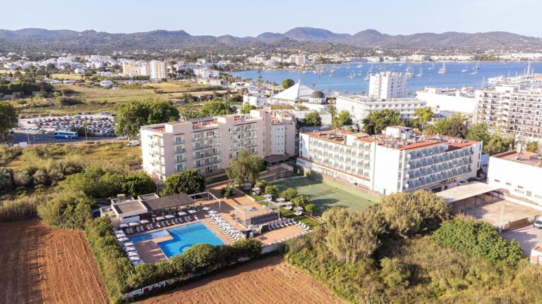 Adults only op Ibiza: hotels alleen voor volwassenen 6 Invisa Es Pla op Ibiza