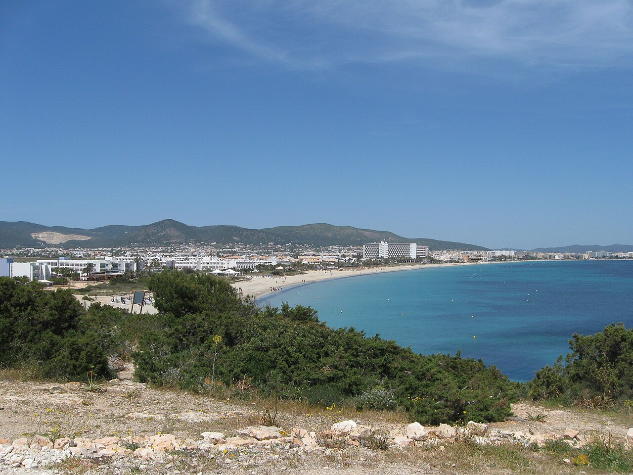 Playa d'en Bossa, decor van de duurste beachclubs en clubs op Ibiza