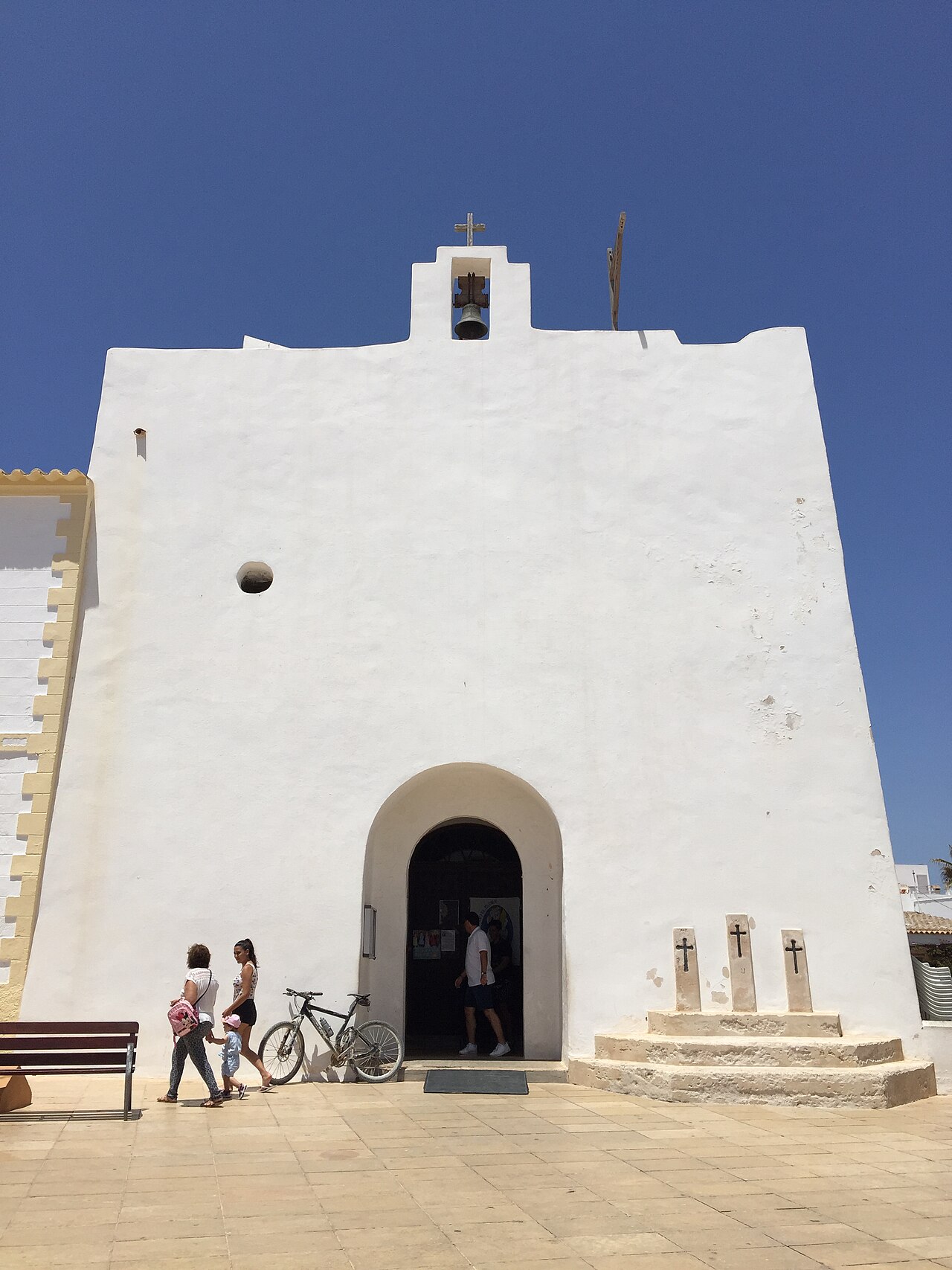 Beste reistijd Formentera: weer per maand, zeewater en het voertuigquotum 10 De witte kerk van Sant Francesc Xavier op Formentera