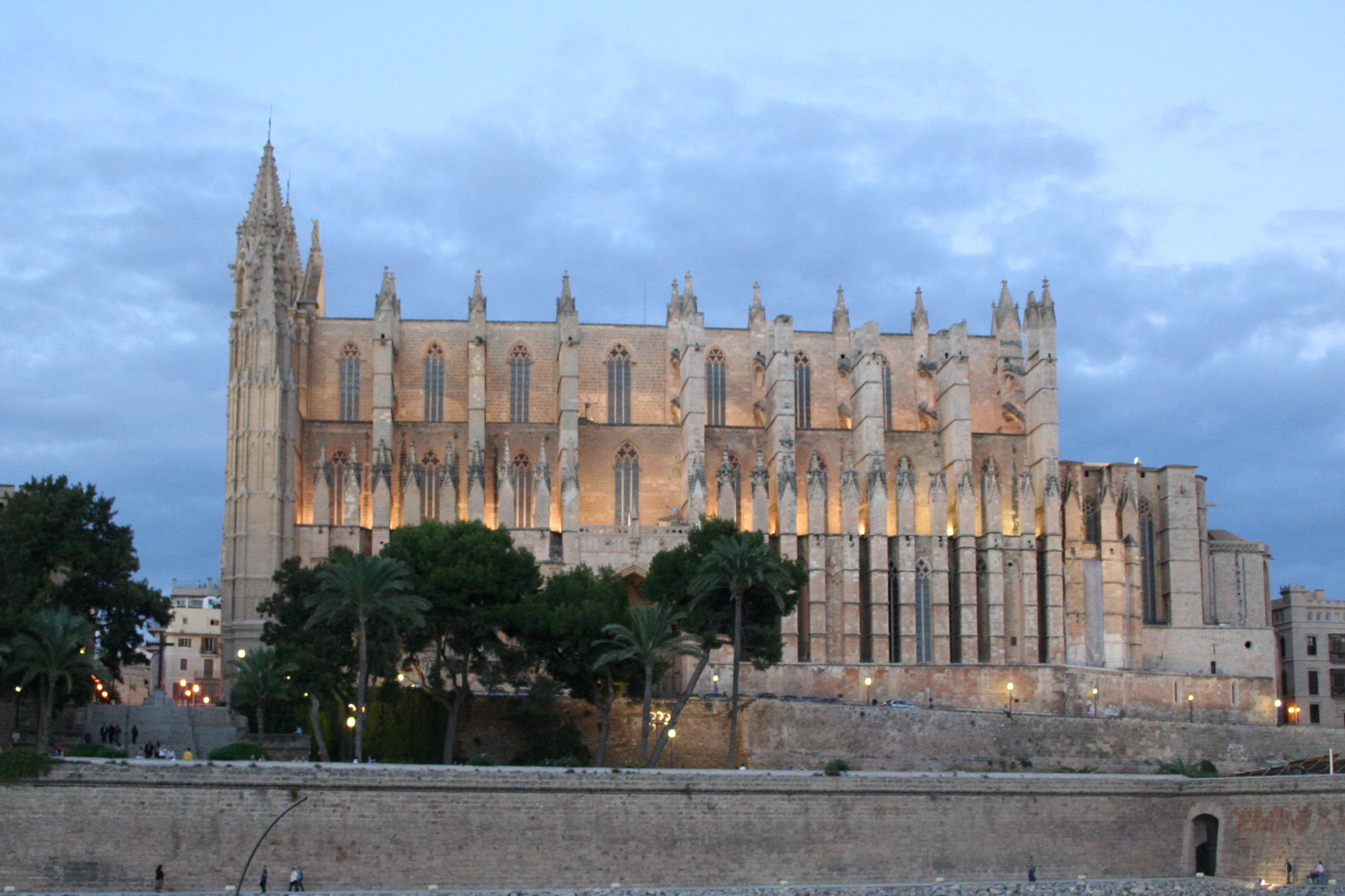 Mallorca in november 2026: weer, zee en wat er open is 1 De kathedraal La Seu in Palma de Mallorca