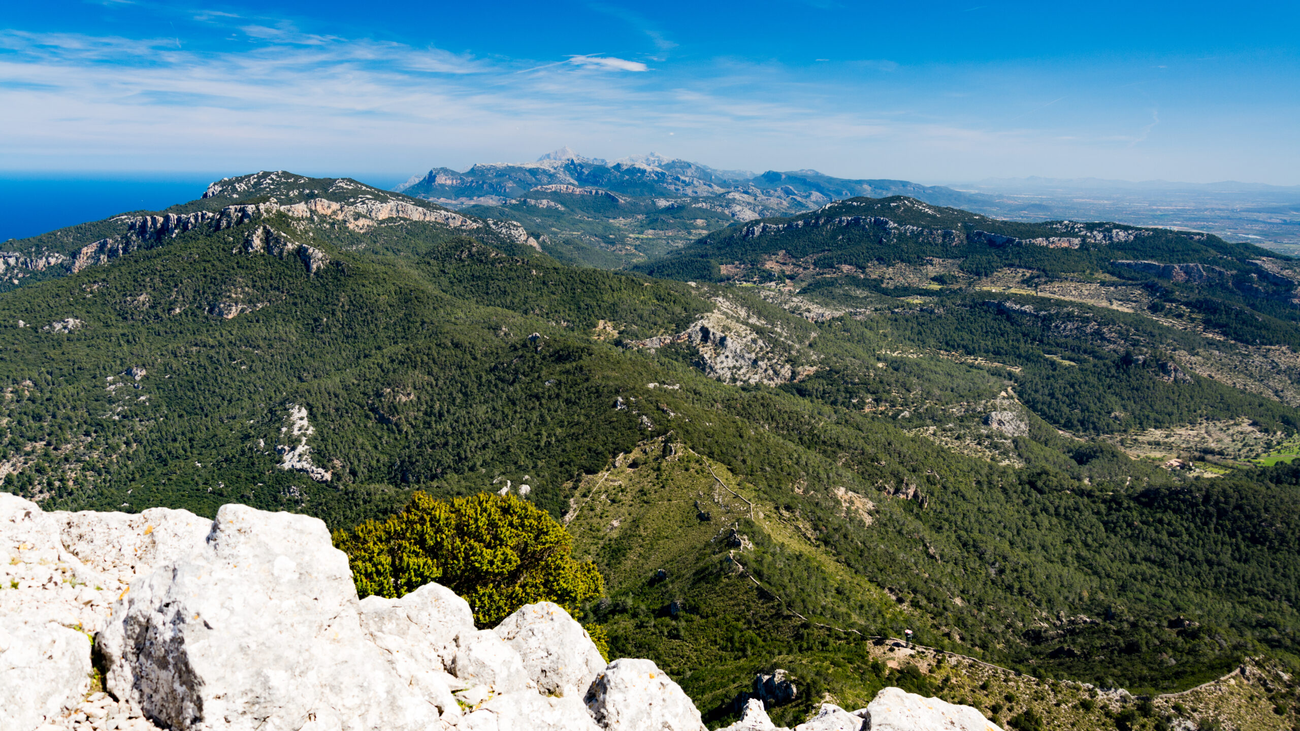 Mallorca in november 2026: weer, zee en wat er open is 2 Uitzicht vanaf de Puig de Galatzó over de Serra de Tramuntana