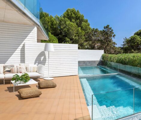 Terras met privezwembad van ME Ibiza in Santa Eulalia