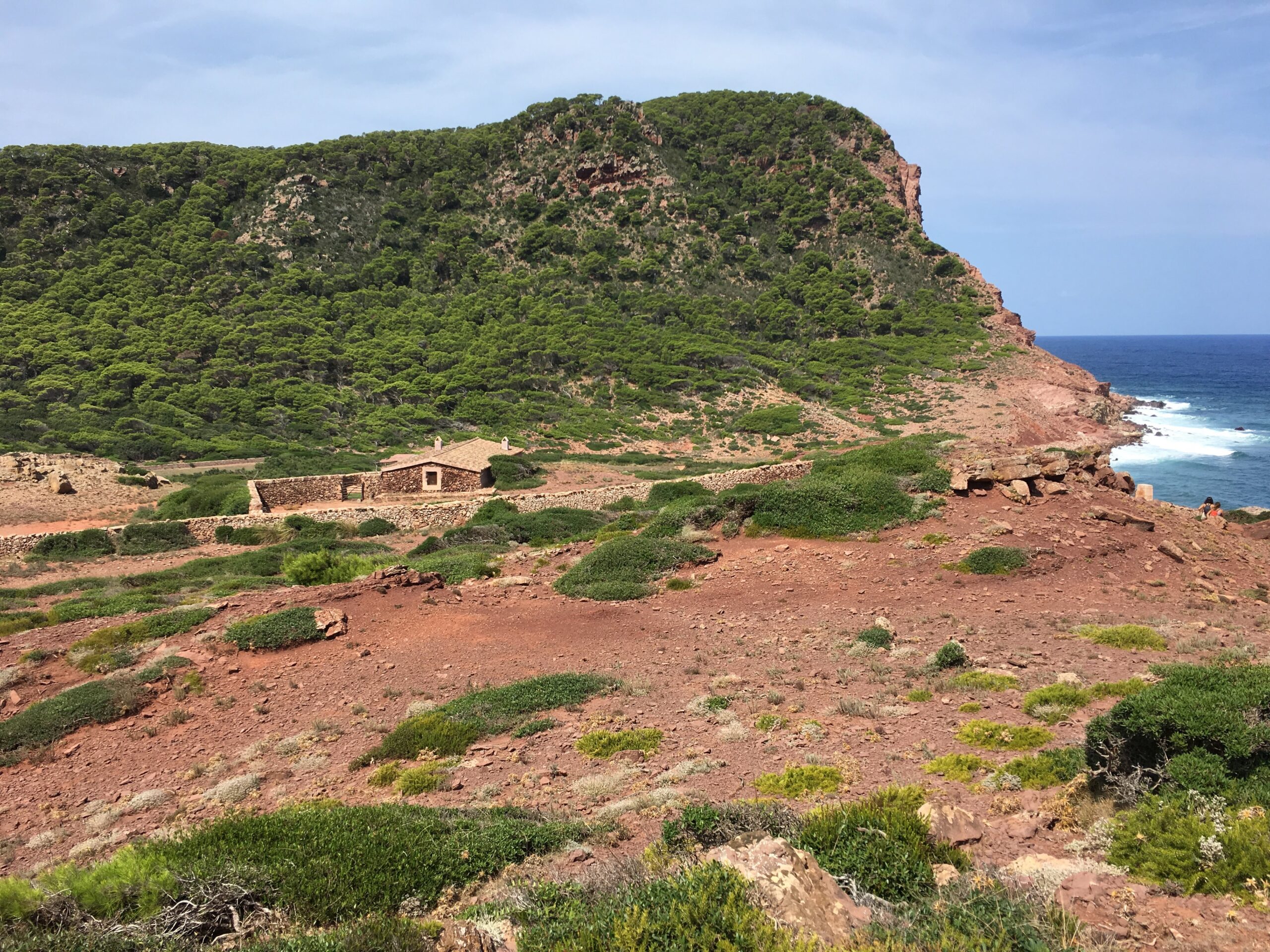 Menorca in november 2026: weer, zee en rust 1 Groen kustlandschap langs de Camí de Cavalls bij Cala Pilar op Menorca