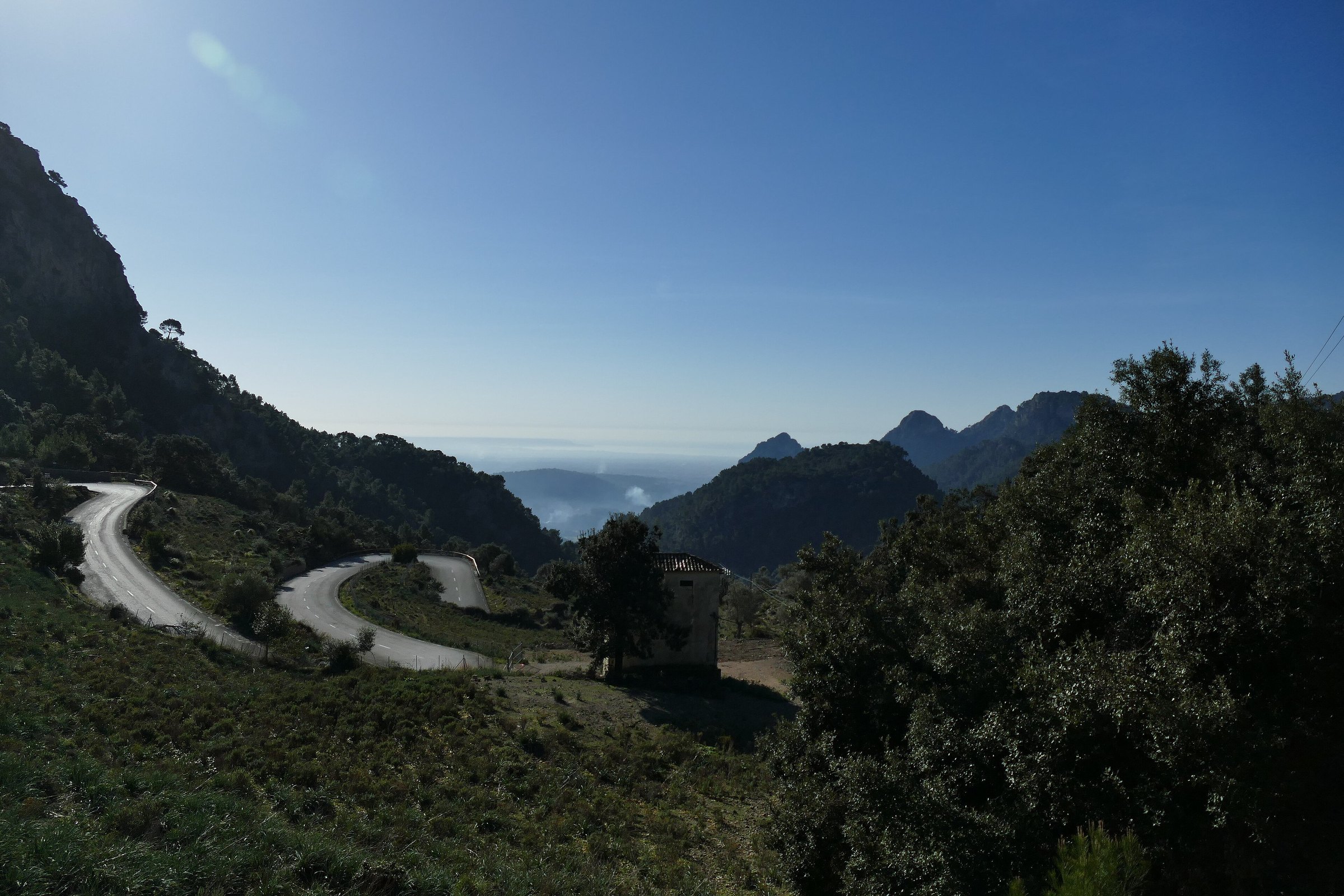 Haarspeldbochten van de oude weg over de Coll de Sóller, met zicht richting Palma