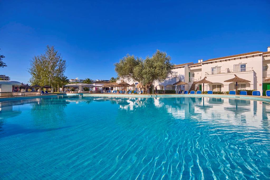 Sea Club Resort: witte villa’s bij Alcúdia 2 Sea Club Resort op Mallorca