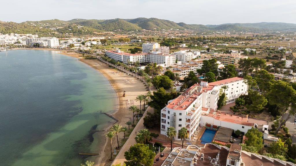 Ses Savines: aan het strand van Sant Antoni 3 Ses Savines op Ibiza