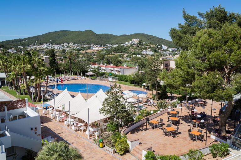 All-inclusive op Ibiza: de hotels met de hoogste cijfers 5 Sirenis Club Siesta op Ibiza