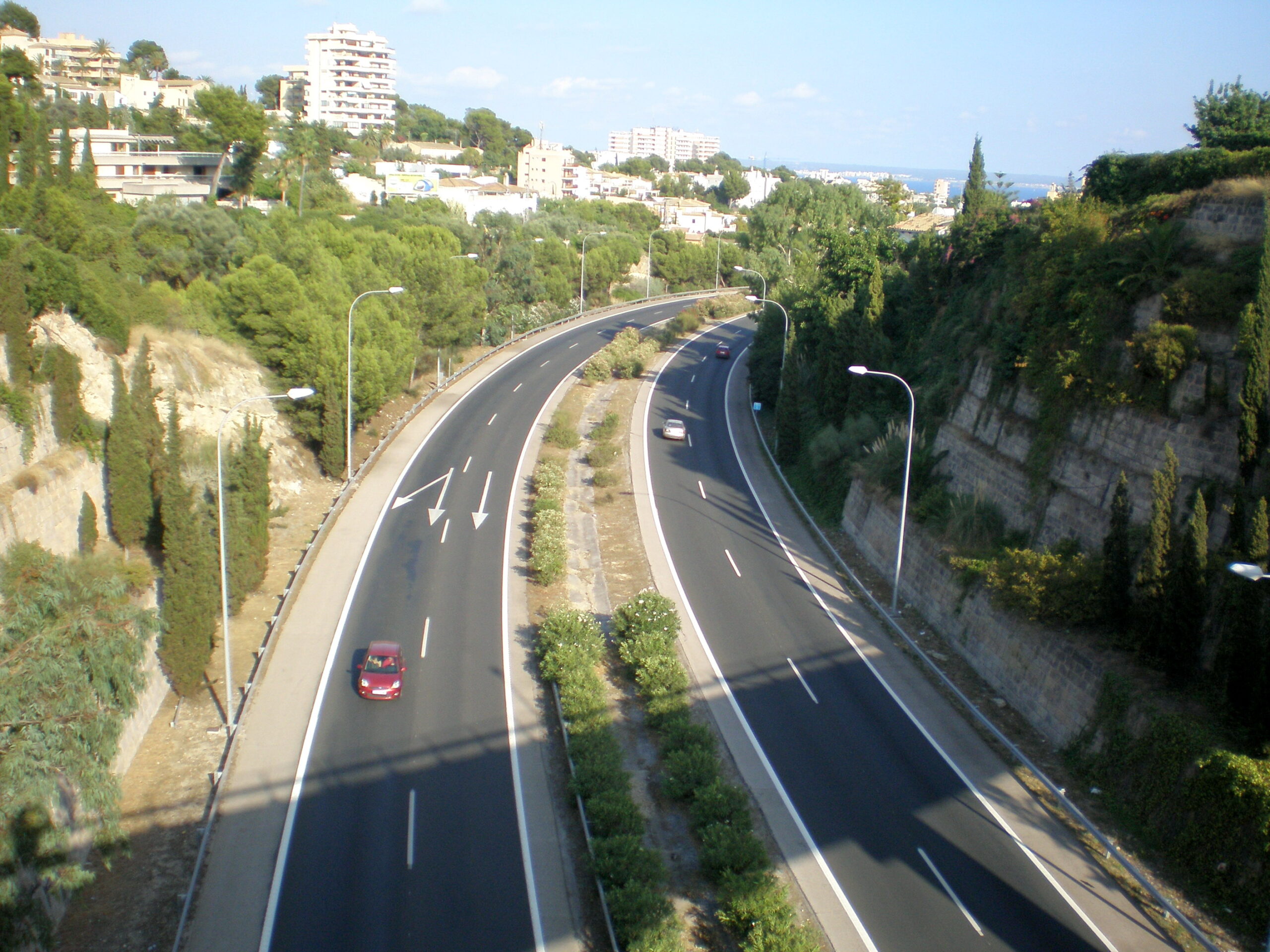 Autopista bij Palmanova op Mallorca waar 120 km/h geldt