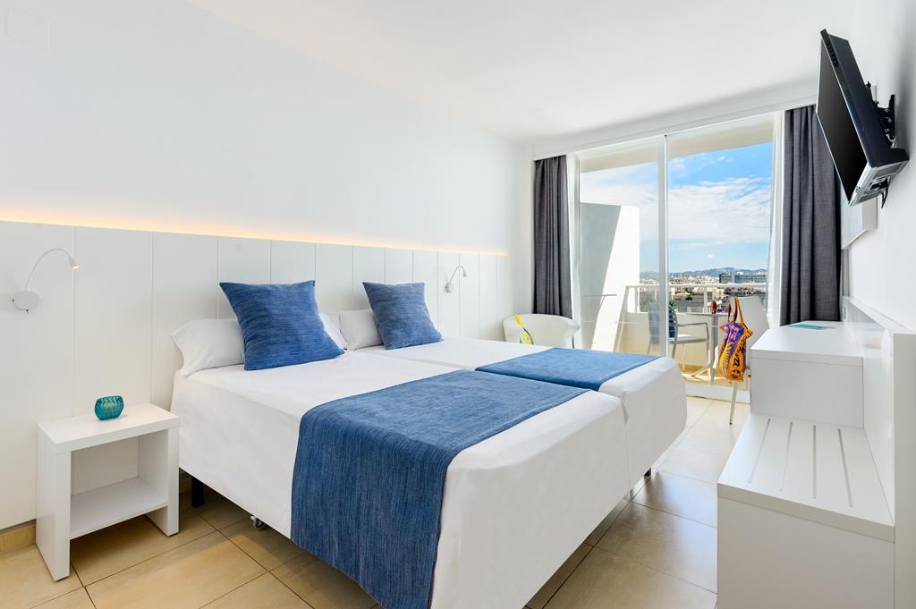 Hotel Vibra Algarb: strandhotel aan Playa d’en Bossa 2 Vibra Algarb op Ibiza