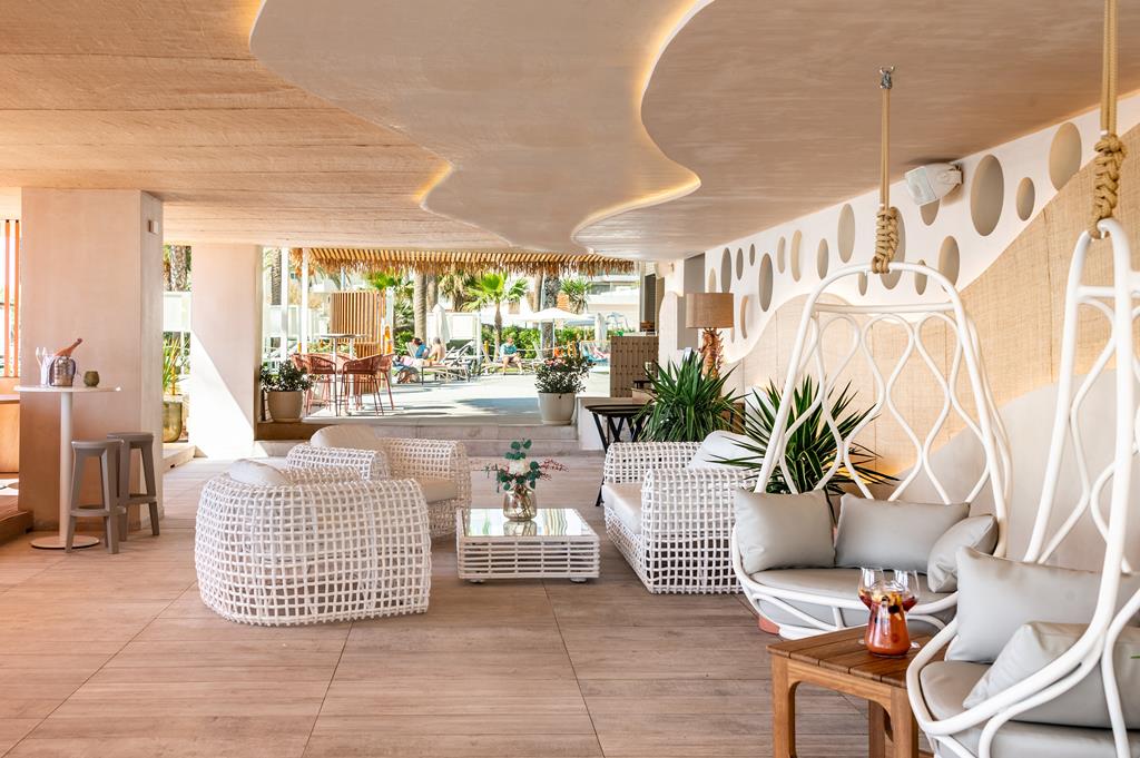 Hotel Vibra Algarb: strandhotel aan Playa d’en Bossa 4 Vibra Algarb op Ibiza
