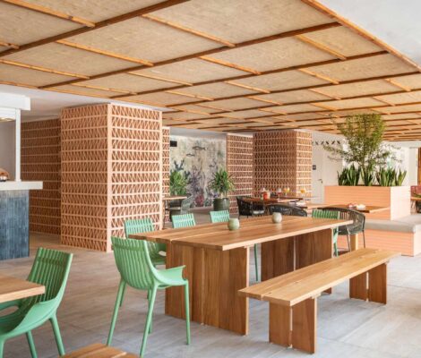 Het restaurantgedeelte van Hotel Vibra Algarb aan Playa d en Bossa op Ibiza