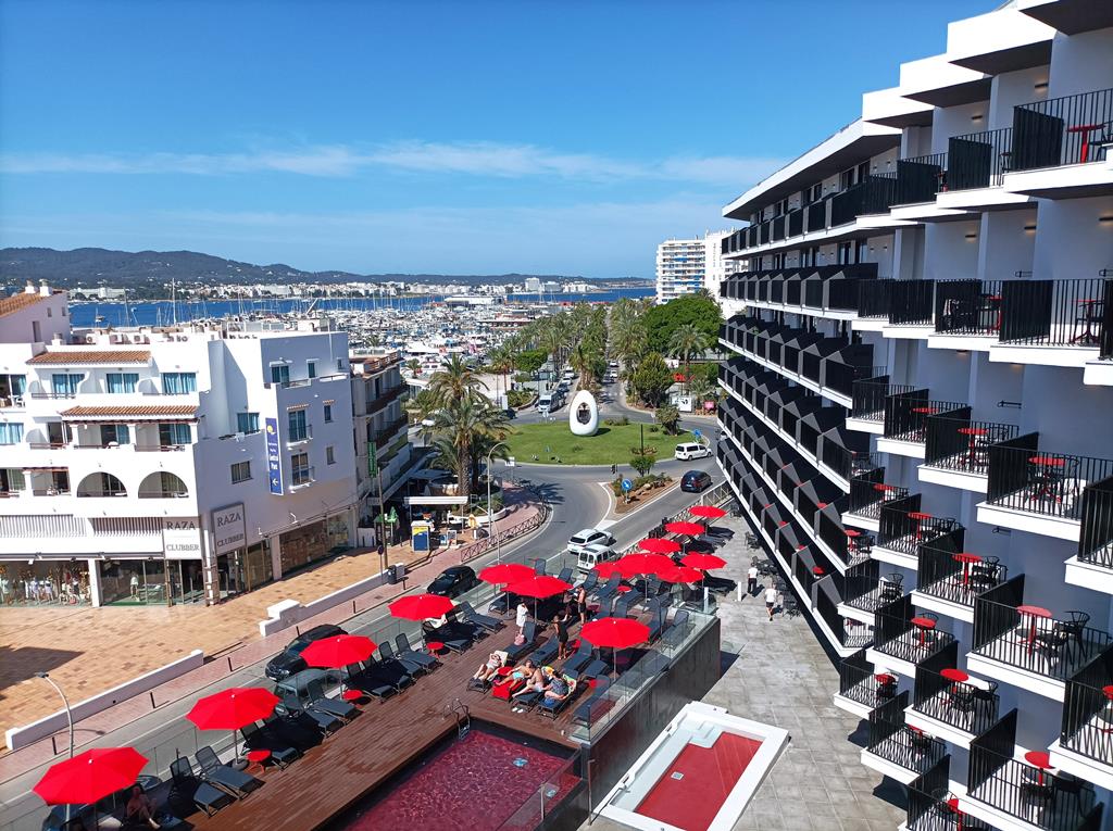 Hotel Vibra District: all-in in hart van Sant Antoni 2 Vibra District op Ibiza