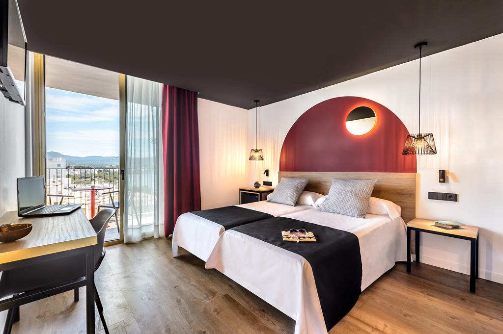 Hotel Vibra District: all-in in hart van Sant Antoni 3 Vibra District op Ibiza