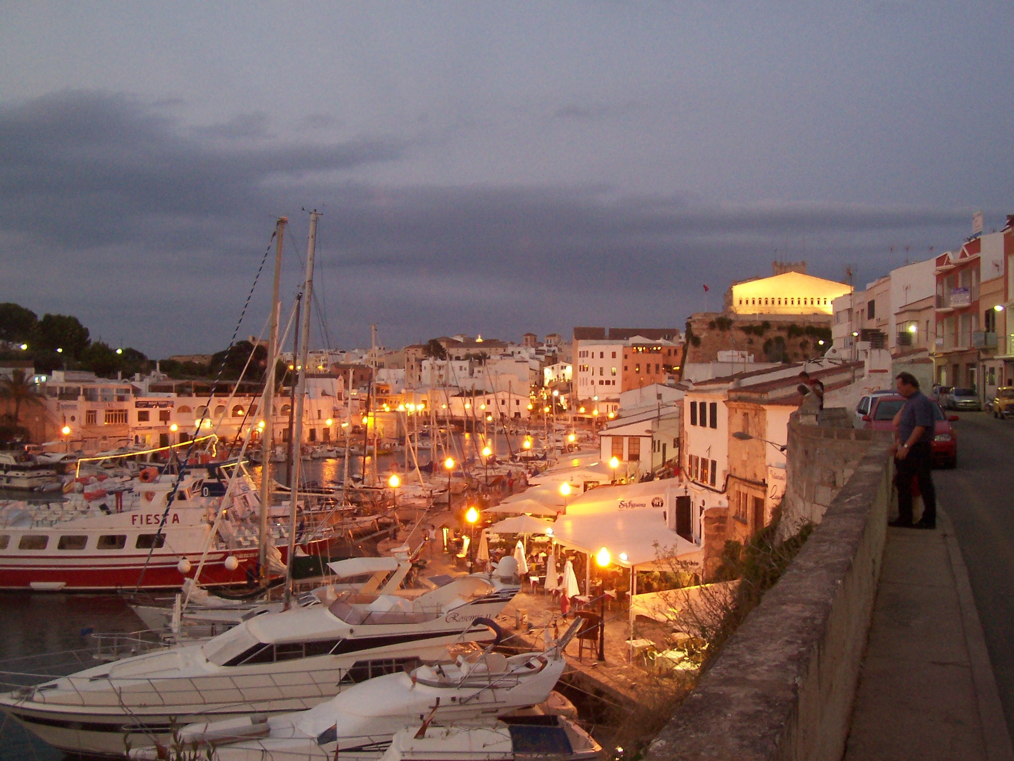 Van vliegveld Menorca naar je hotel: bus, taxi of huurauto 3 De haven van Ciutadella op Menorca