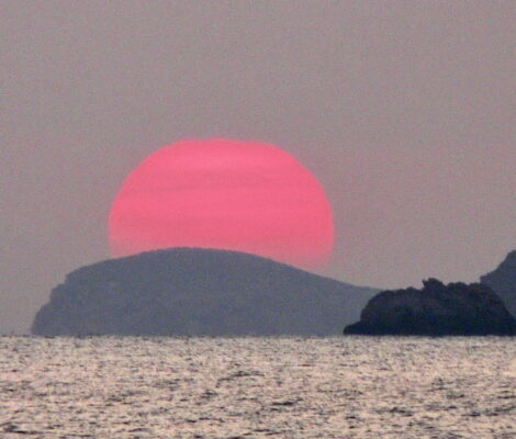 Zonsondergang bij Café del Mar in Sant Antoni op Ibiza
