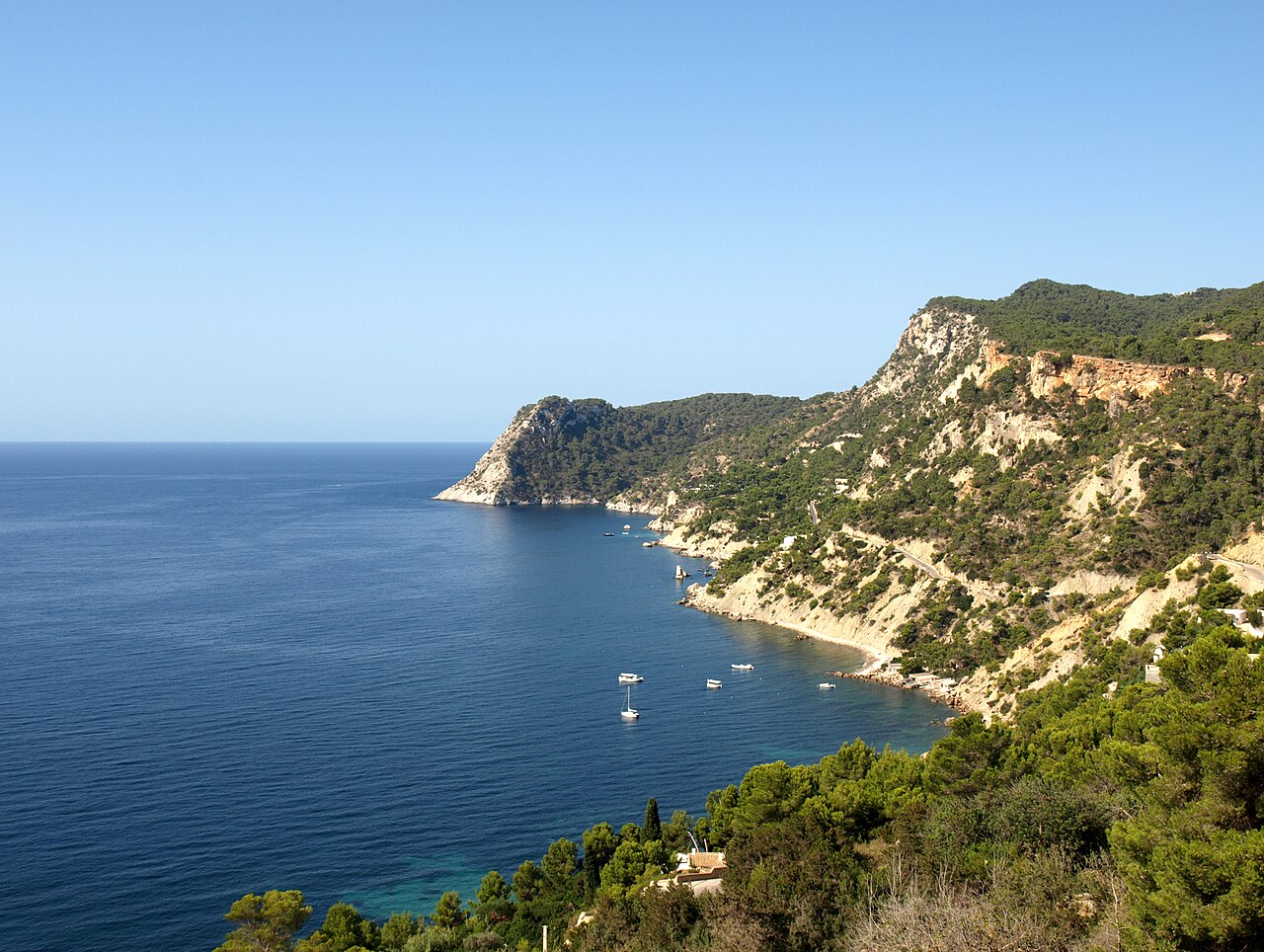 Panorama over de zuidkust van Ibiza