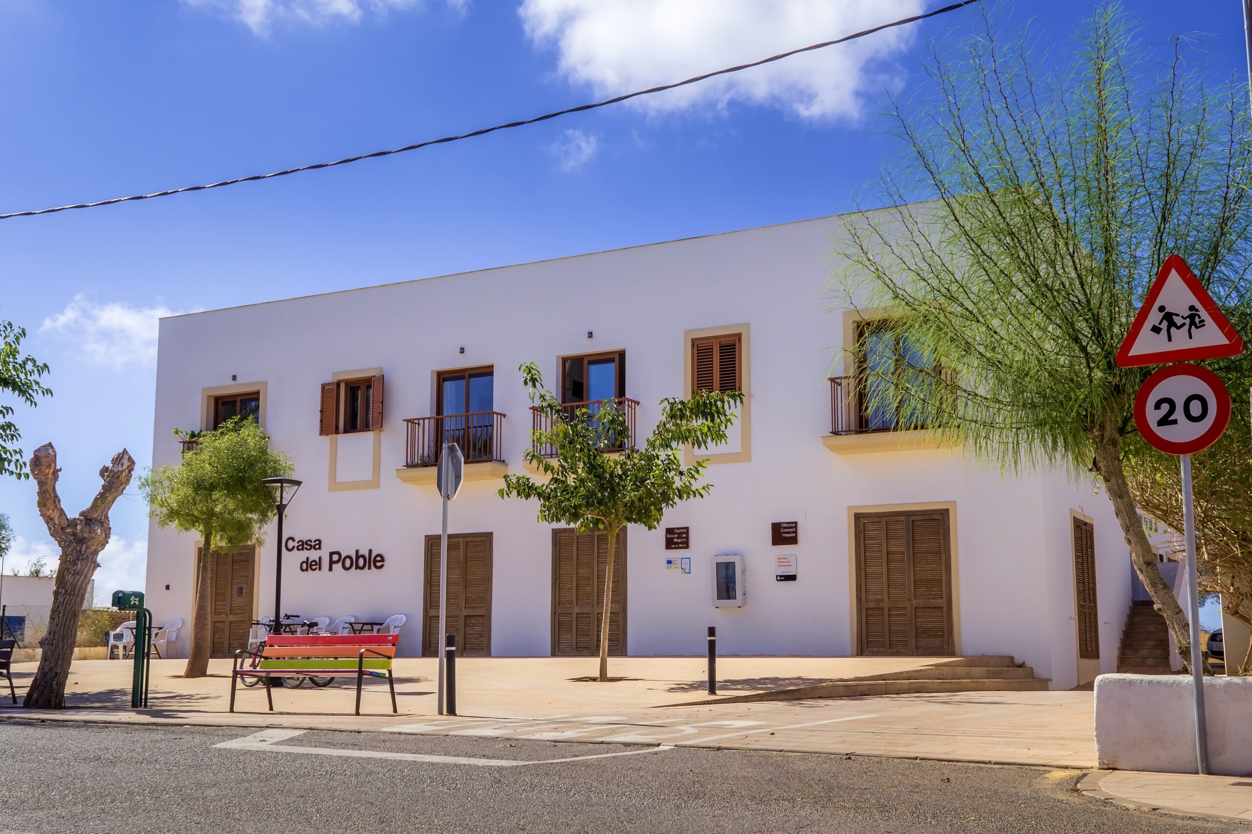 De Casa del Poble aan de avinguda de la Mola in El Pilar de la Mola op Formentera