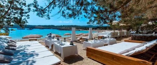 cala-bassa-beach-club-opening-2018-tips-ibiza-2